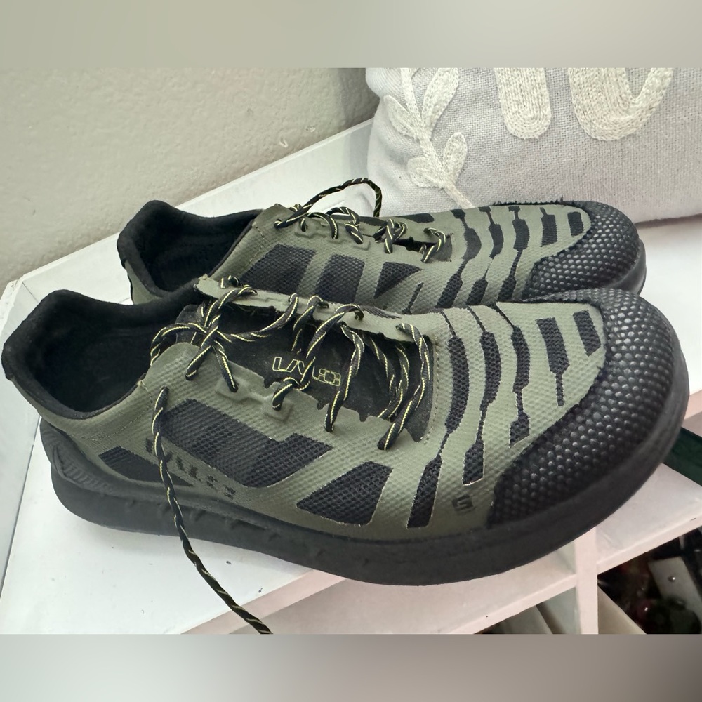 LALO mens running shoes 9.5
